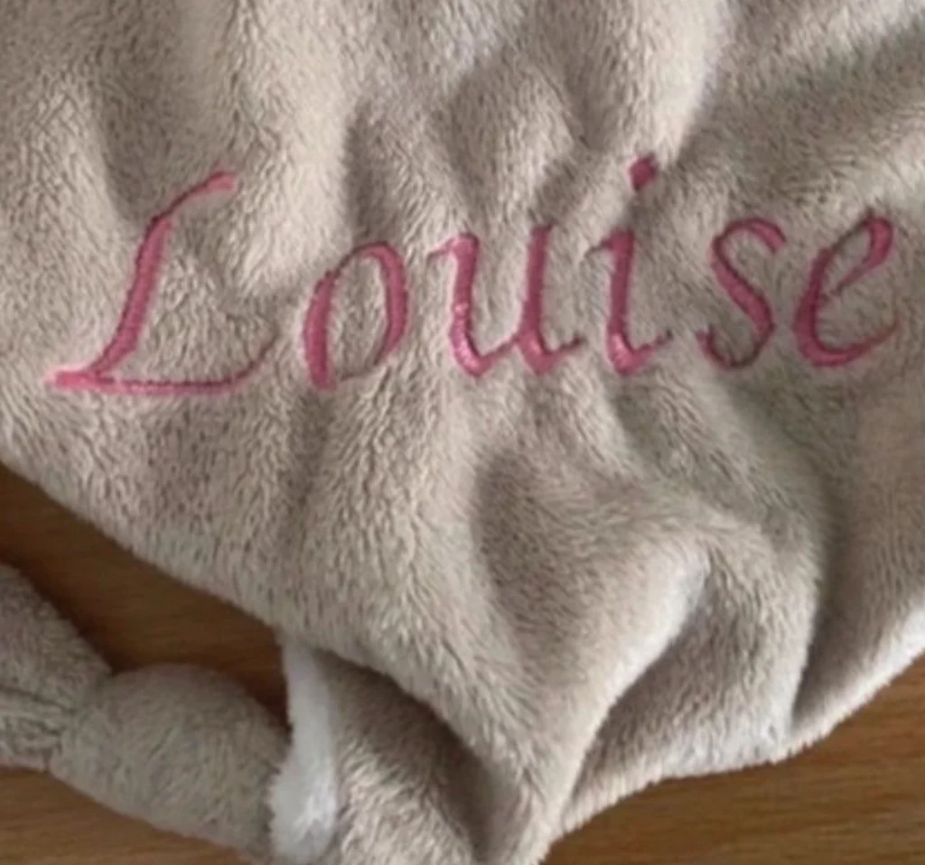 Peluche cuadrada blanca de ardilla personalizada « Louise » – photo 2
